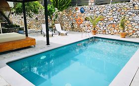 Spacious Maistrali Villa, Private Pool & Garden